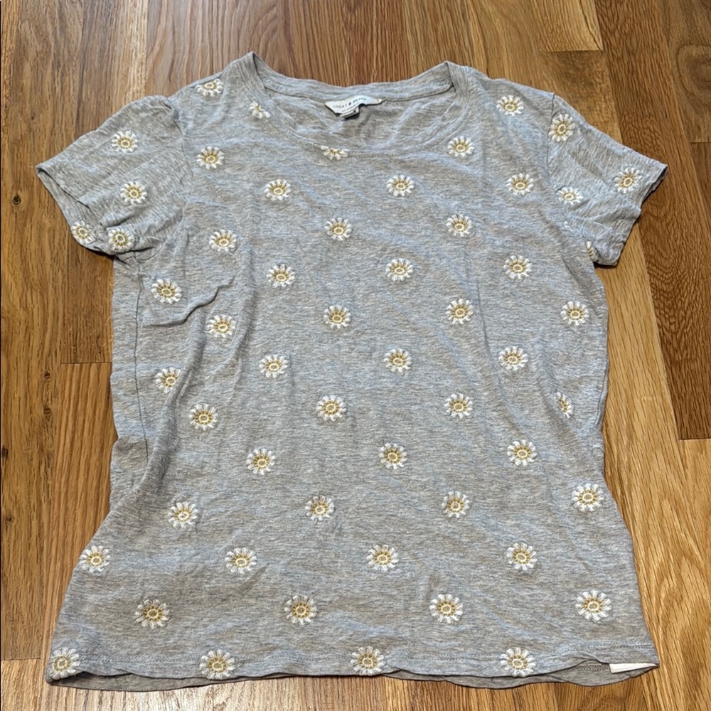 Lucky Brand Fitted Short Sleeve T-Shirt, Gray w/Embroidered Daisies, Size XS